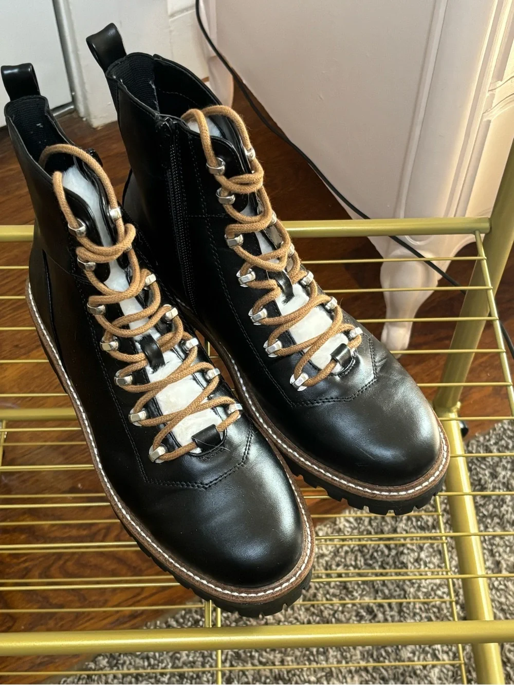 a new day Leighton Hiking Winter Lace-Up Boots Size 9 Like New